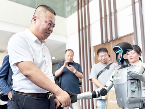 公司董事长到访杭州宇树科技股份有限公司，深度体验了四足机器人行业的“中国速度”！